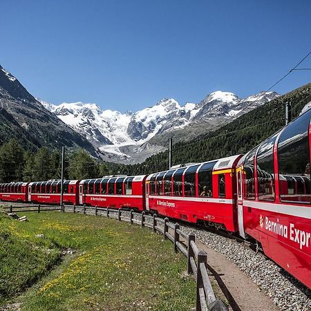 Casa Lalla affittasi nel centro di Poschiavo Esterno foto