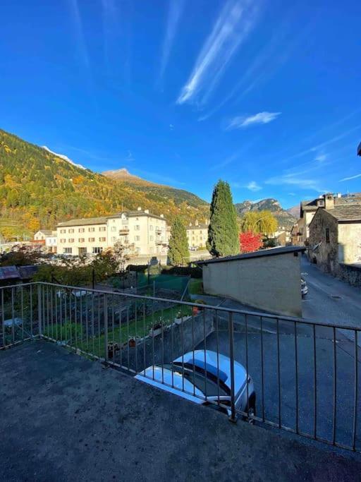 Casa Lalla affittasi nel centro di Poschiavo Esterno foto