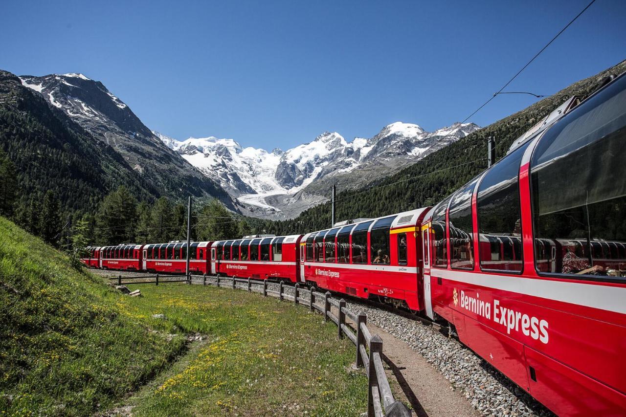Casa Lalla affittasi nel centro di Poschiavo Esterno foto