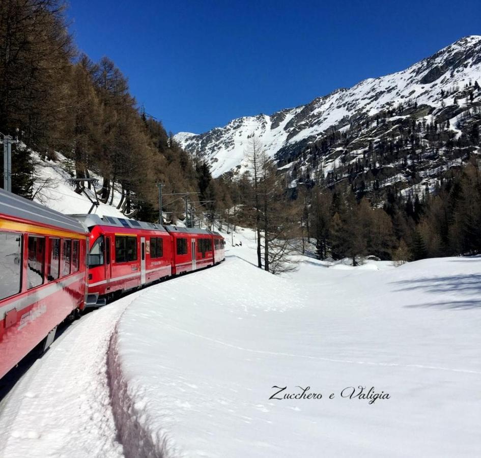 Casa Lalla affittasi nel centro di Poschiavo Esterno foto