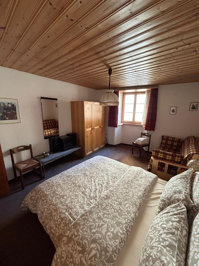 Casa Lalla affittasi nel centro di Poschiavo Esterno foto