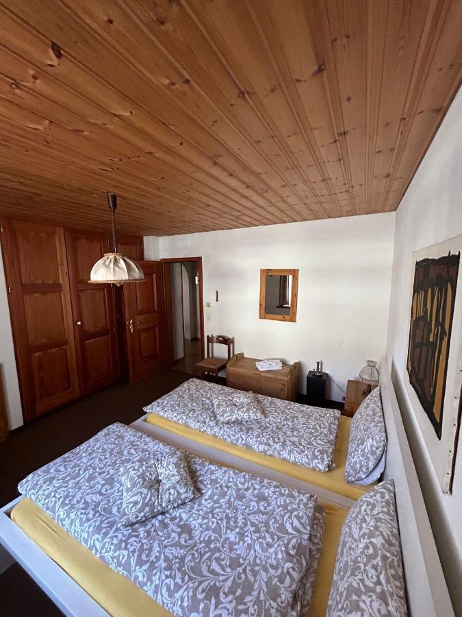 Casa Lalla affittasi nel centro di Poschiavo Esterno foto