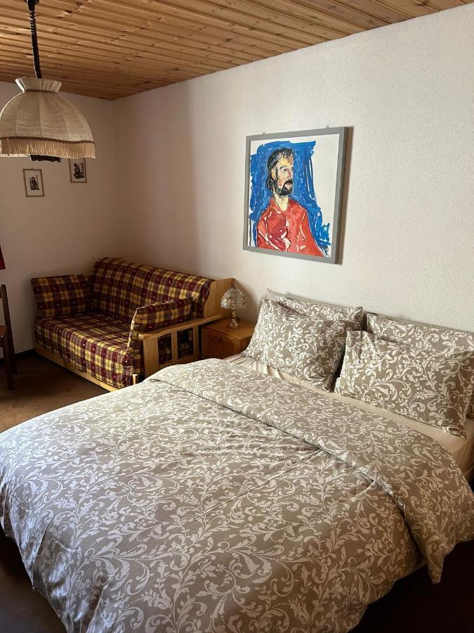 Casa Lalla affittasi nel centro di Poschiavo Esterno foto